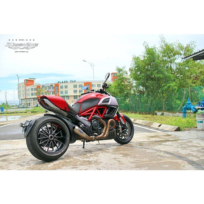 Techspec 62-1507-SS Snake Skin Tank Grips (Ducati Diavel 2012-2015)