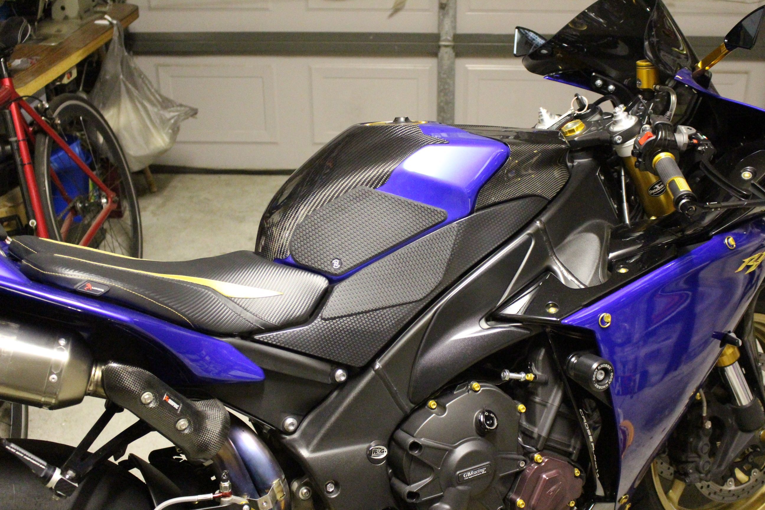 TechSpec 2009-2014 Yamaha R1 Snake Skin Tank Grips