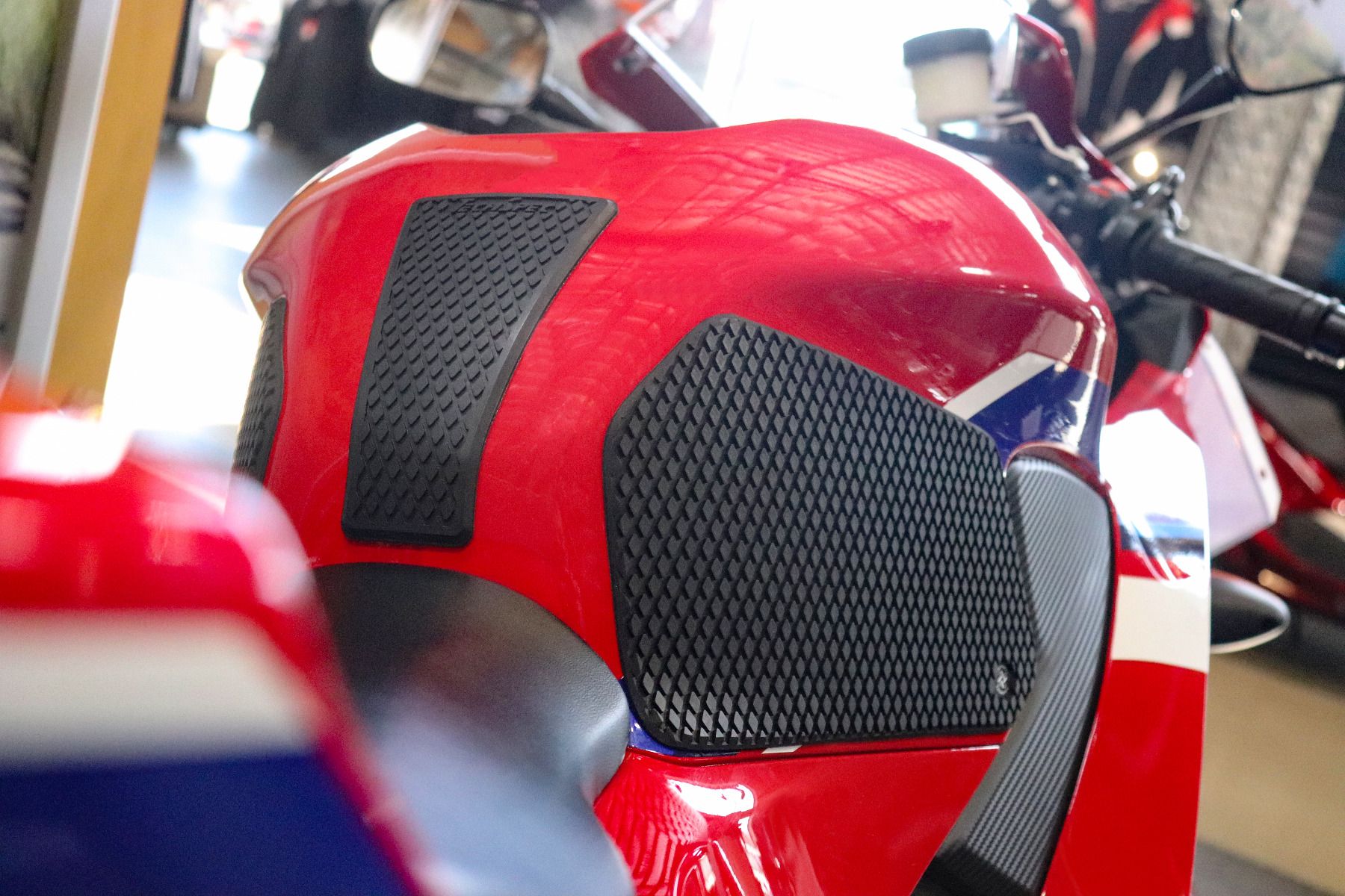 TechSpec 2020+ Honda CBR600RR Snake Skin Tank Grips
