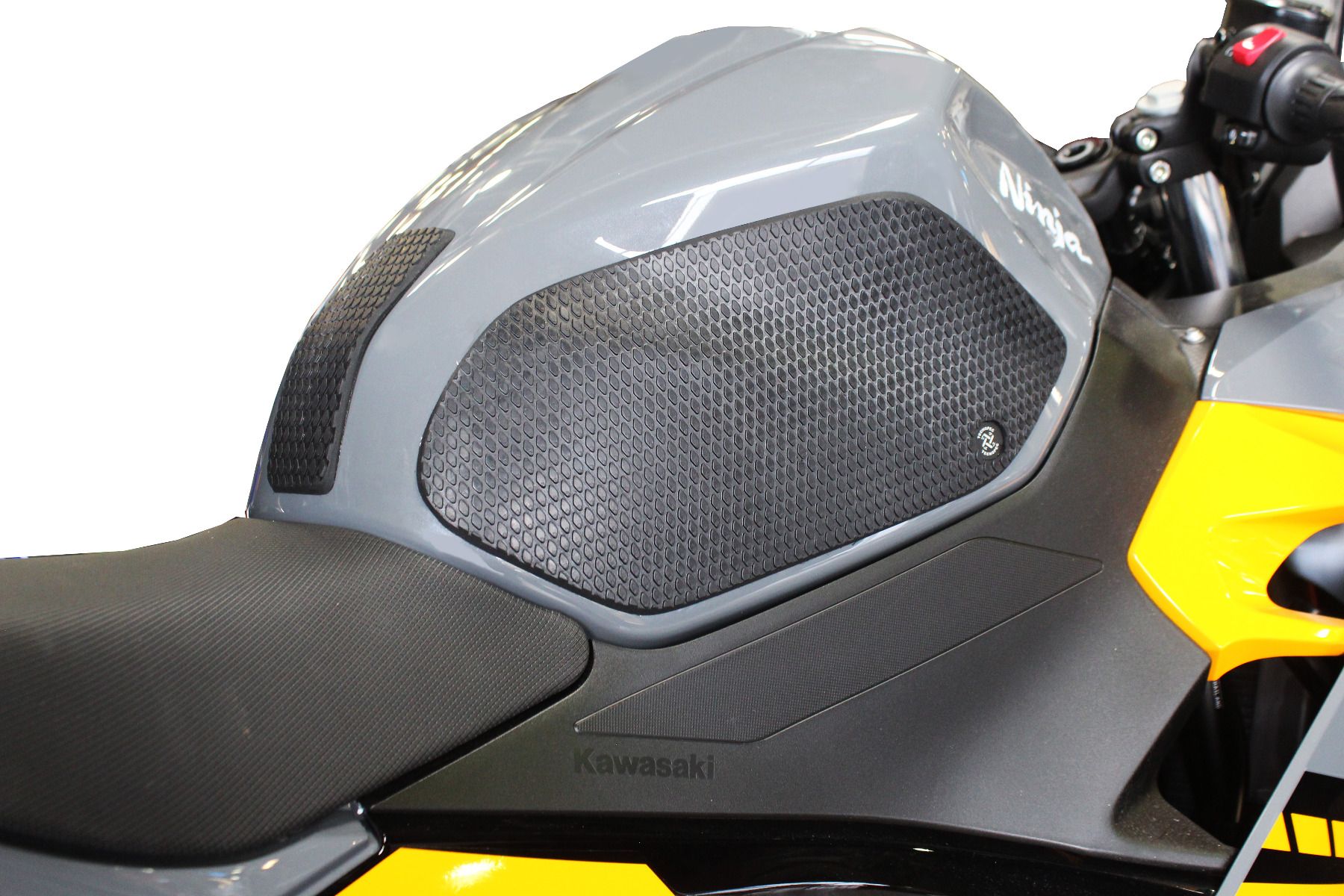 TechSpec Kawasaki 2017+ Z400 2024+ Z500  Snake Skin Tank Grips