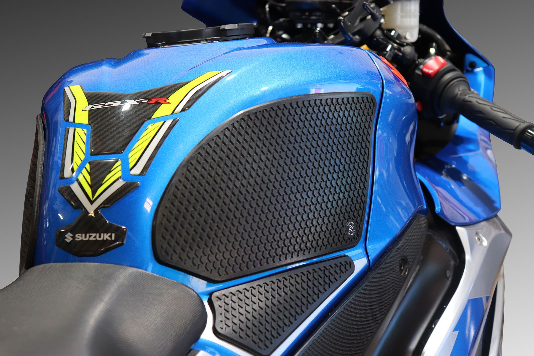 TechSpec 2017+ Suzuki GSX-R1000 Snake Skin Tank Grips