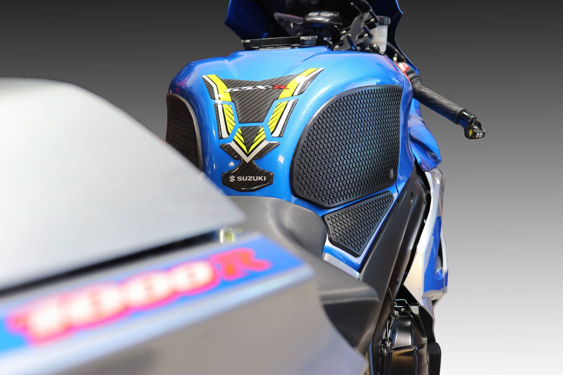 TechSpec 2017+ Suzuki GSX-R1000 Snake Skin Tank Grips