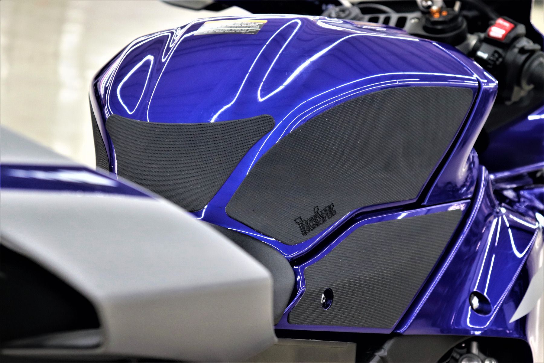 TechSpec 2015+ Yamaha R1 M R1 XL2 Tank Grips