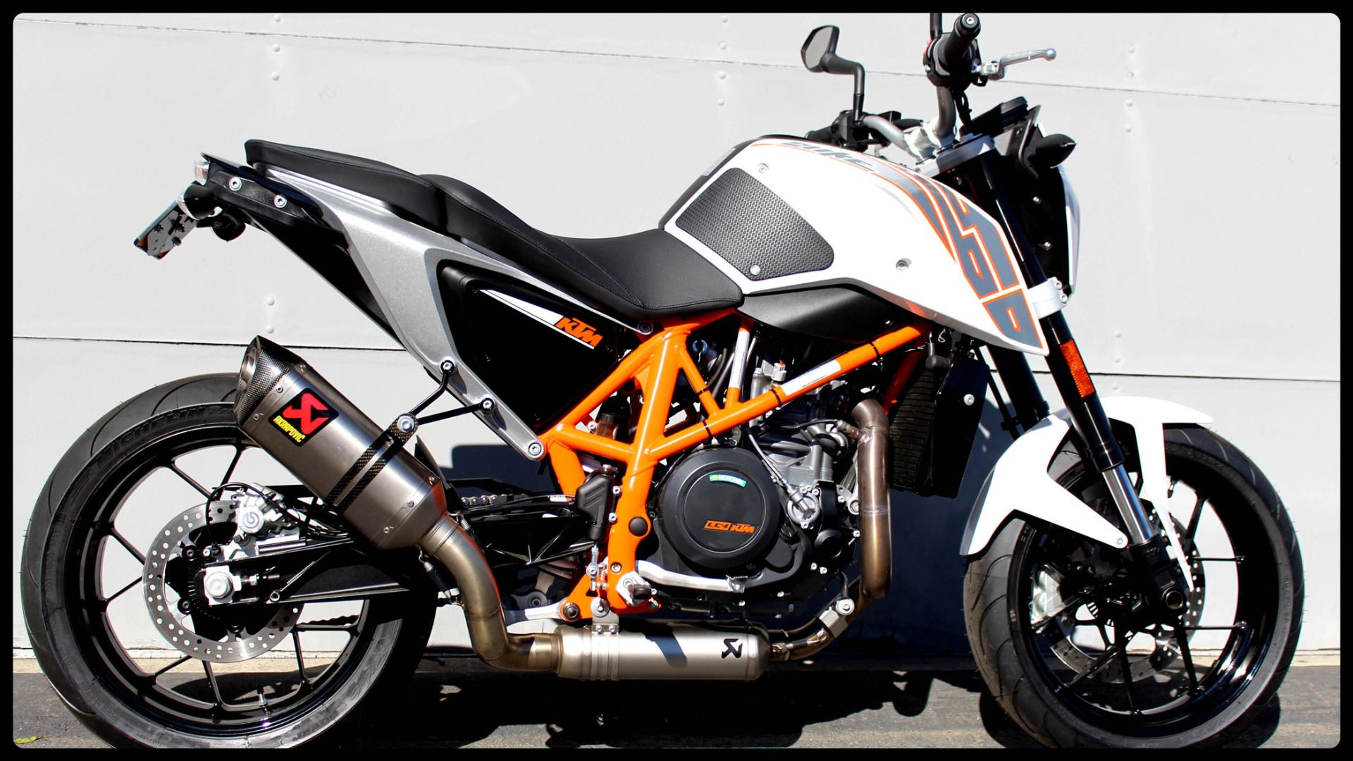 TechSpec 2012+ KTM Duke 690 Snake Skin Tank Grips