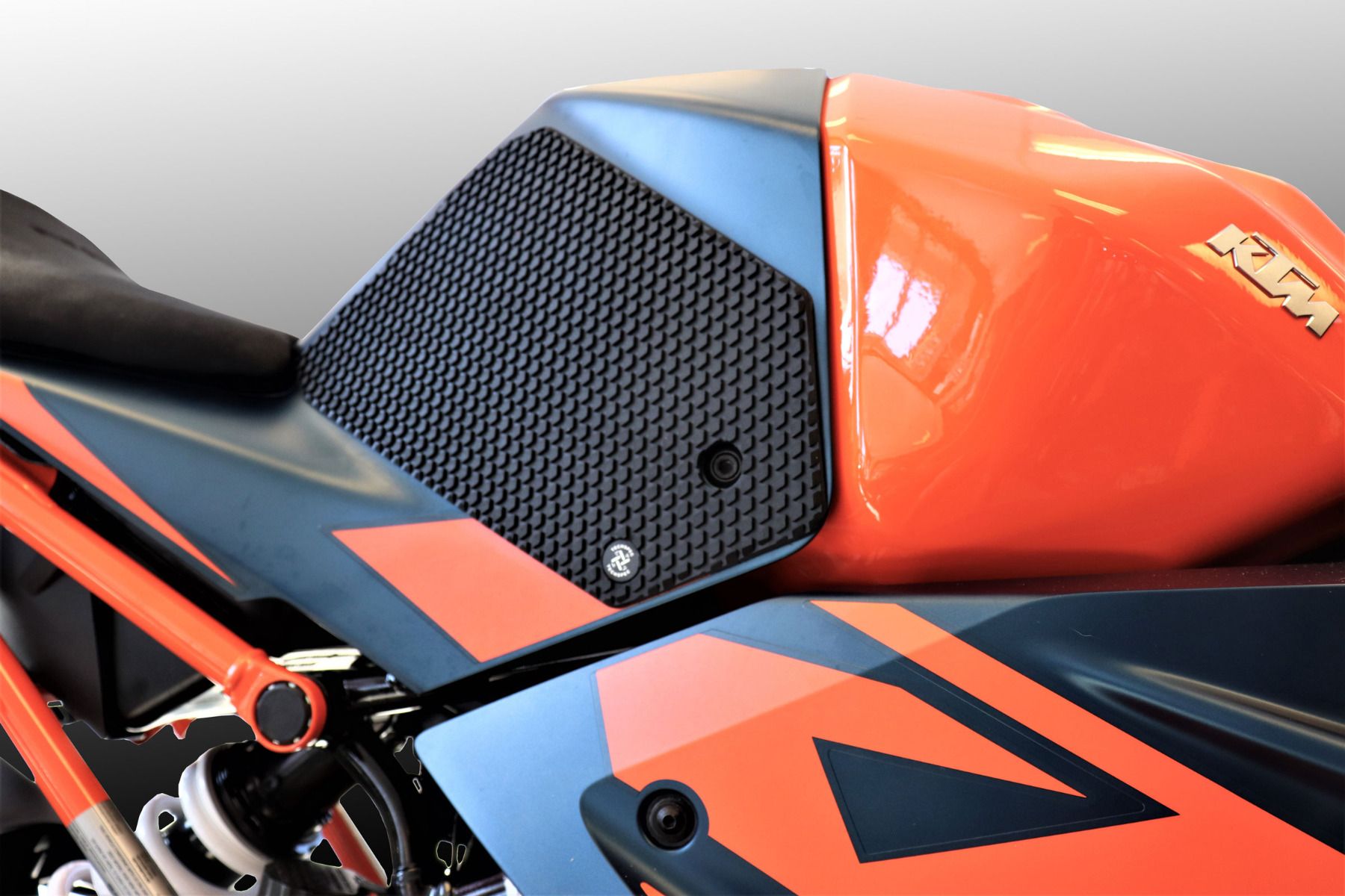 TechSpec 2021+ KTM RC 390 Full Tank Snake Skin Tank Grips