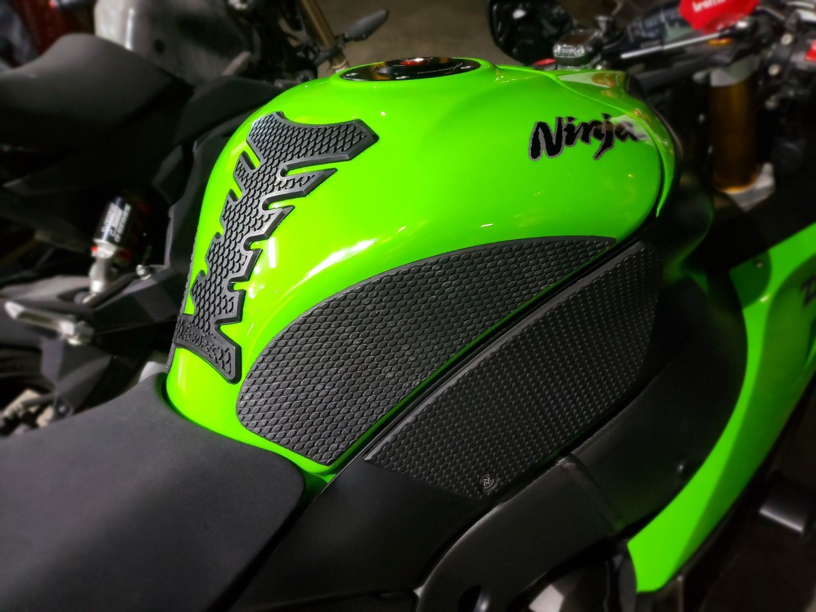 TechSpec 2016+ Kawasaki Ninja ZX-10R Snake Skin Tank Grips