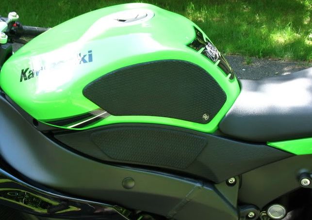 TechSpec 2009-2012 Kawasaki ZX6 Snake Skin Tank Grips