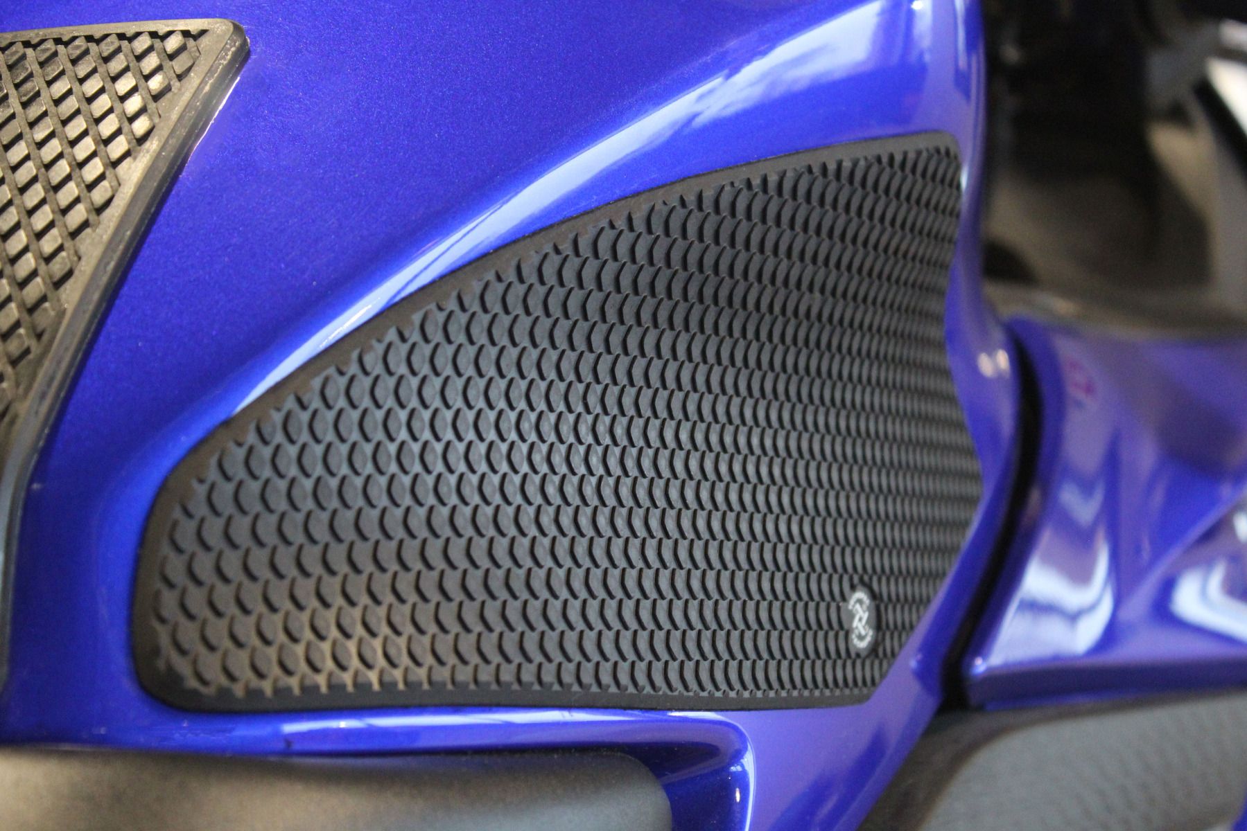 TechSpec 2019+ Yamaha R3 Snake Skin Tank Grips