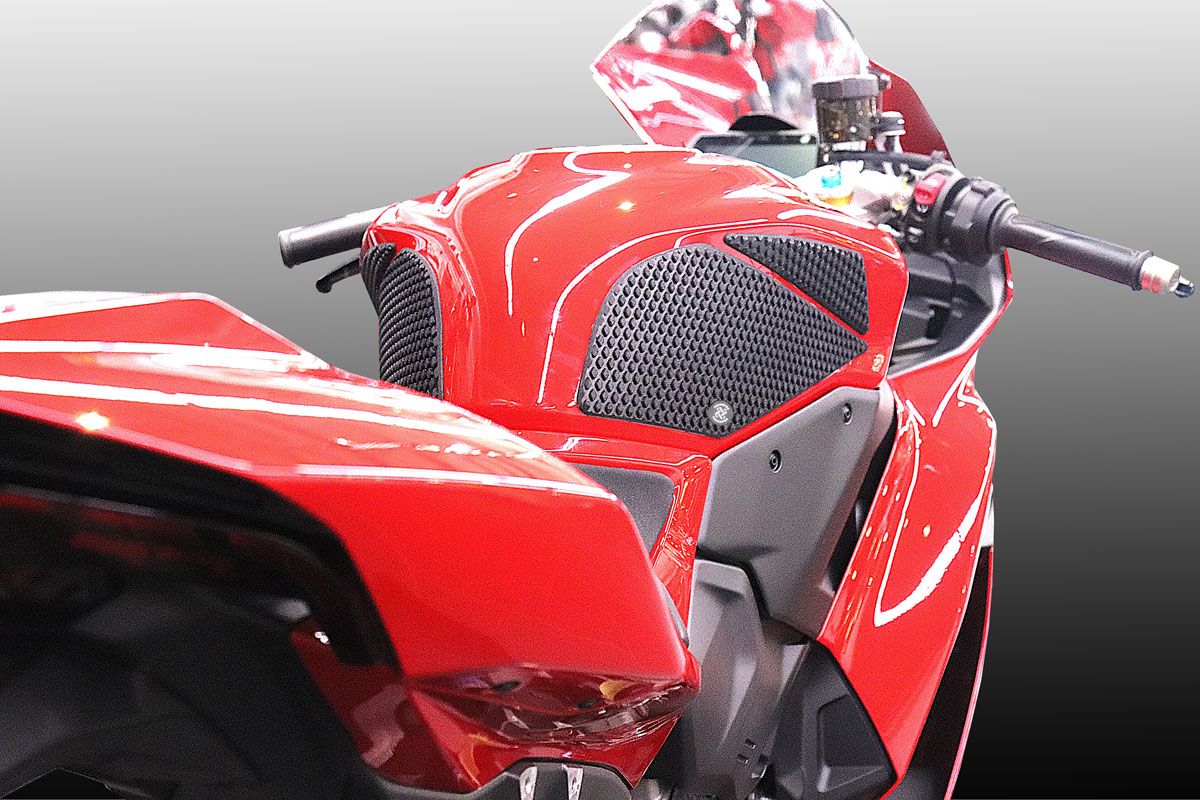 Techspec 62-1532-SS Snake Skin Tank Grips (Ducati Panigale V2 2025+)