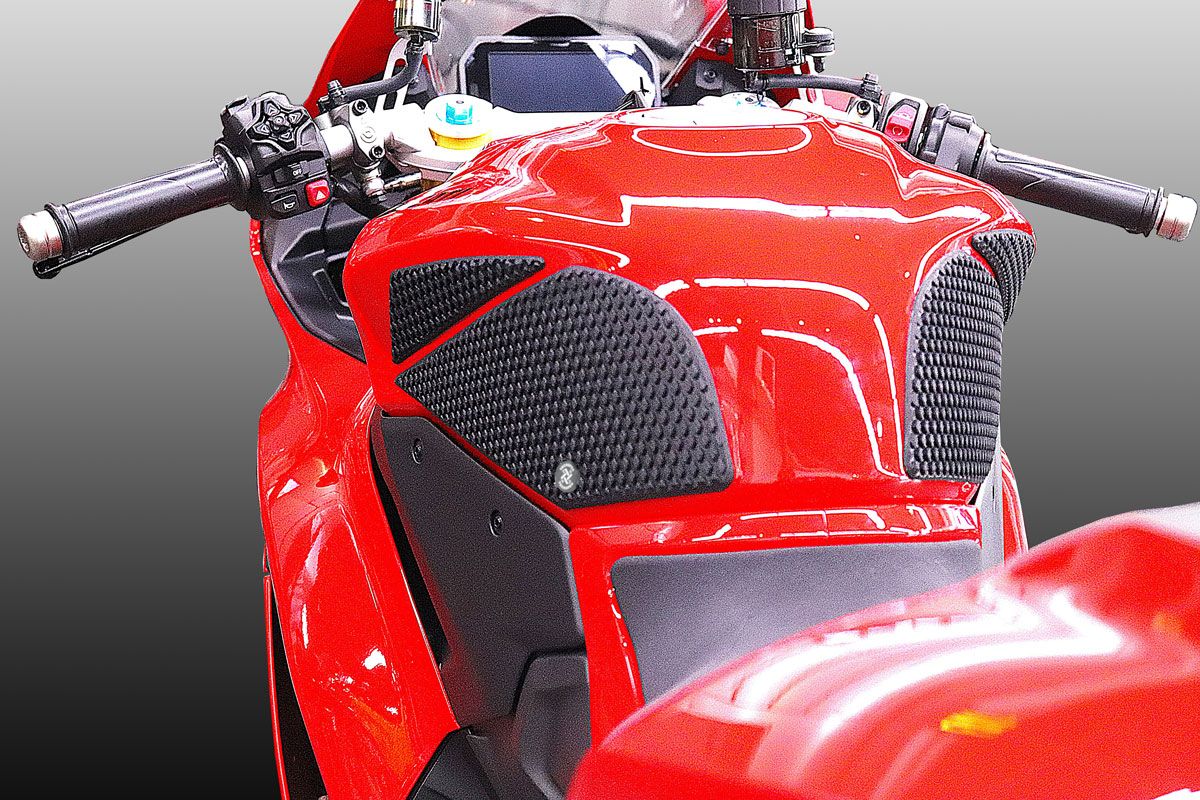 Techspec 62-1532-SS Snake Skin Tank Grips (Ducati Panigale V2 2025+)