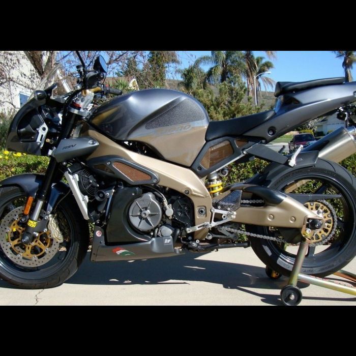 Techspec 62-0034-SS Snake Skin Tank Grips (Aprilia Tuono R1000 2005 / RSV Mille R 2000-2004)