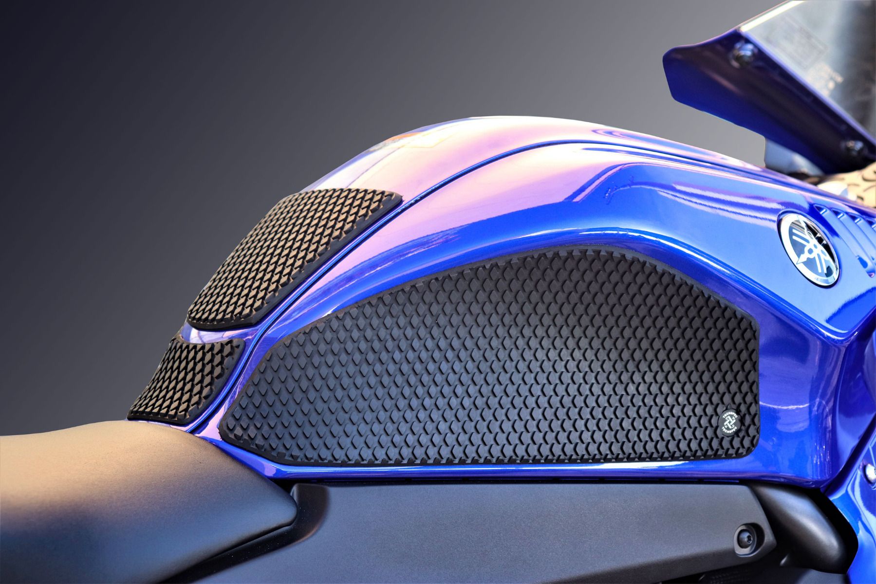 TechSpec 2021+ Yamaha R7 Snake Skin Tank Grips