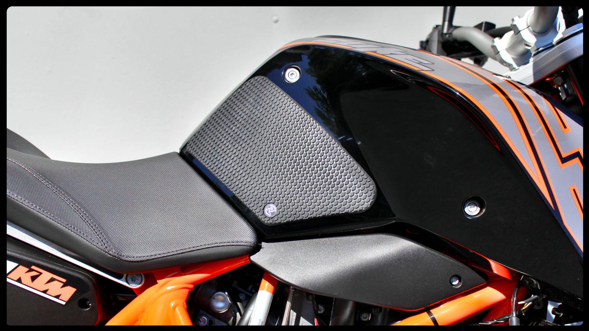 TechSpec 2012+ KTM Duke 690 Snake Skin Tank Grips